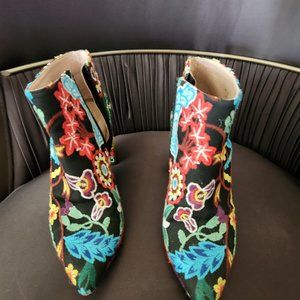 Staurt Weizman Embroidered ankle boot